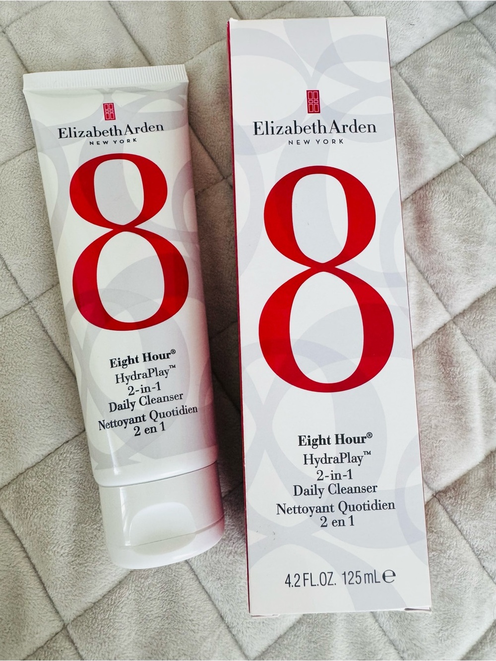 ELIZABETH ARDEN Eight Hour HydraPlay 2-in-1
Daily Cleanser